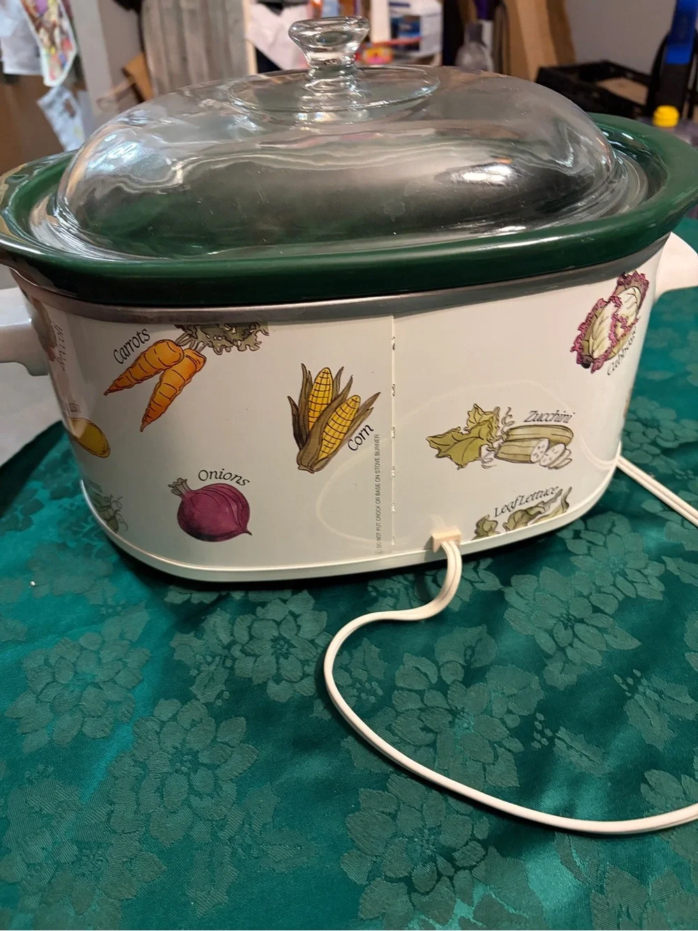 🍂 GO BACK IN TIME WITH ME… 🍂 vintage Crock-pot!!! Yummmmm soup time!! 🍁🍲☕️